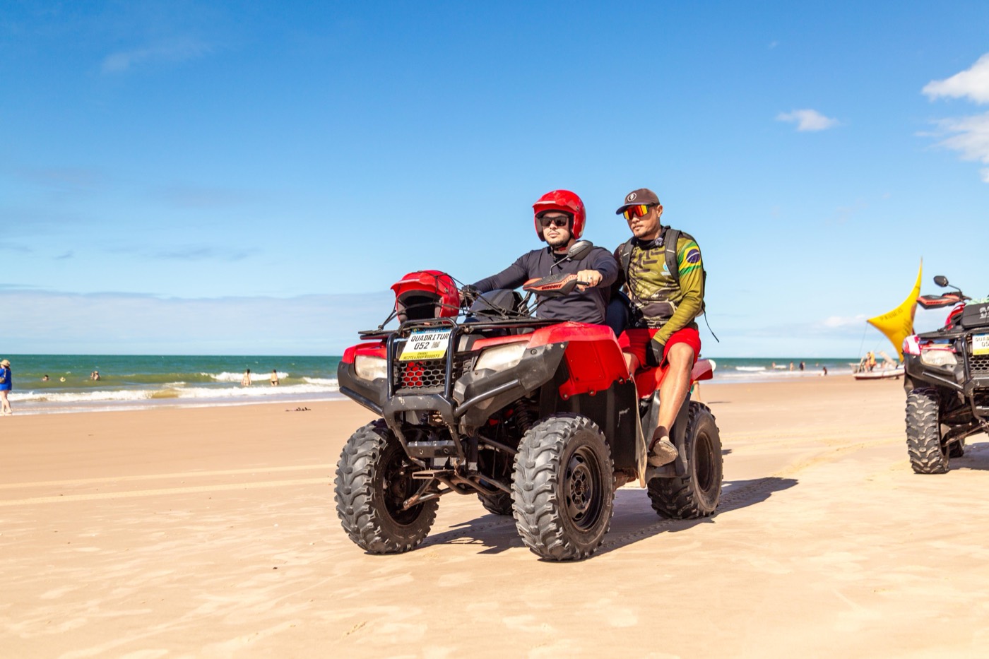 Passeio de quadriciclo com guia local na praia